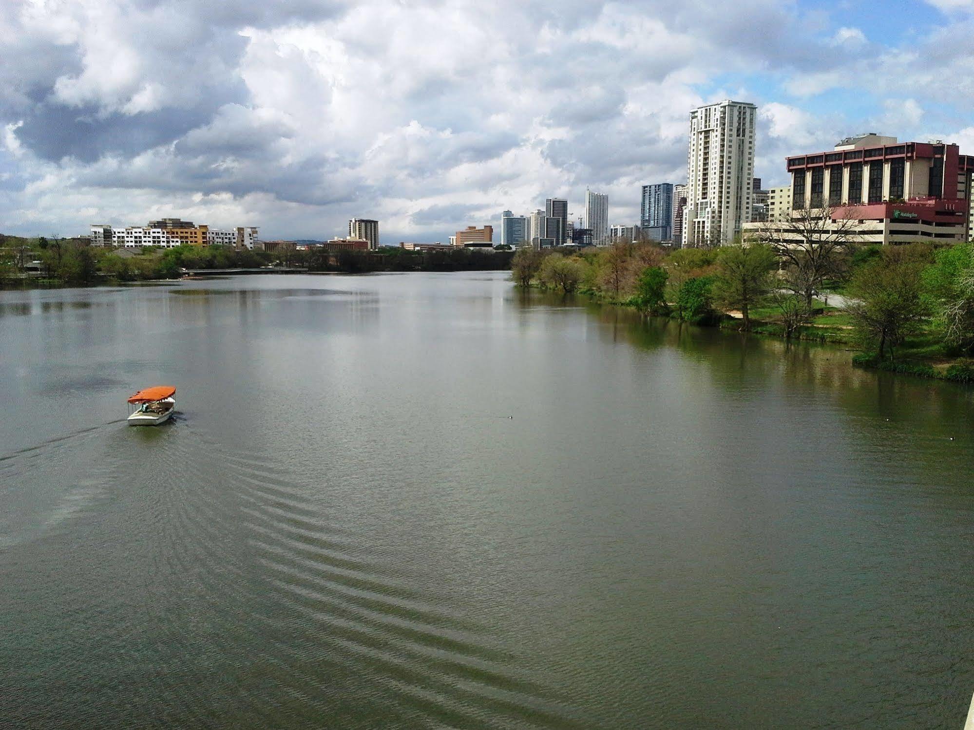 Holiday Inn Austin -Town Lake By Ihg Exterior foto